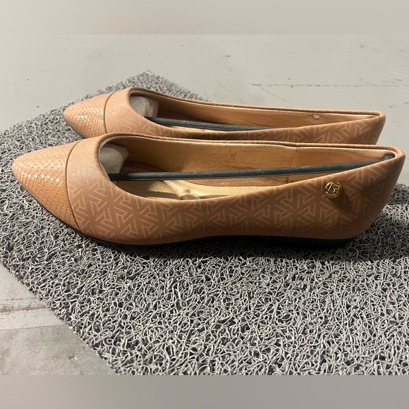 Lady Shoes - Picture 3 of 6